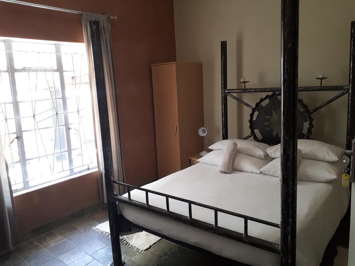Puccini House Bed and Breakfast Windhoek Exteriör bild