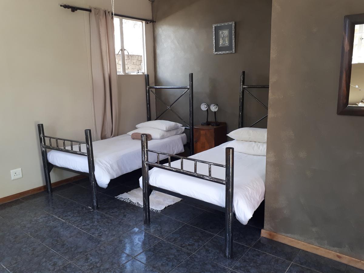Puccini House Bed and Breakfast Windhoek Exteriör bild
