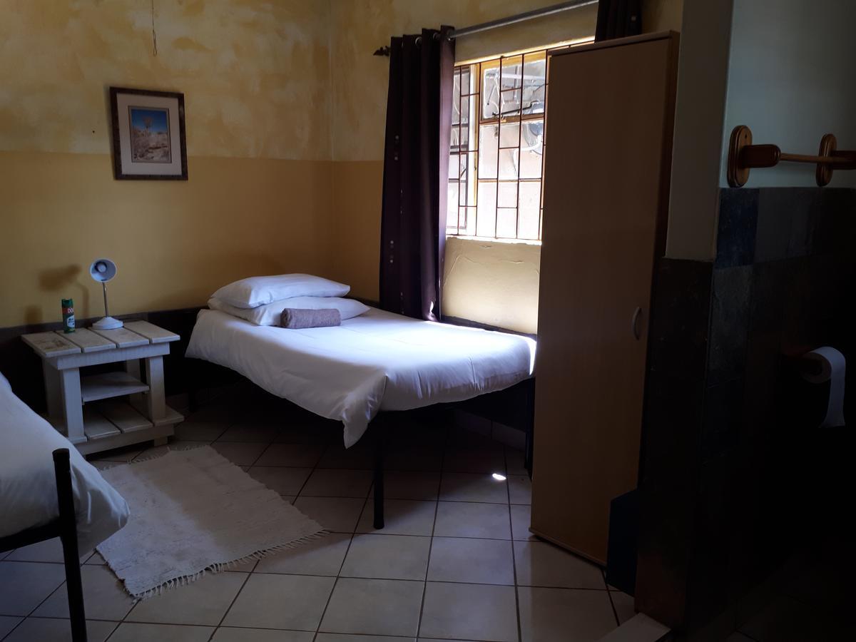 Puccini House Bed and Breakfast Windhoek Exteriör bild