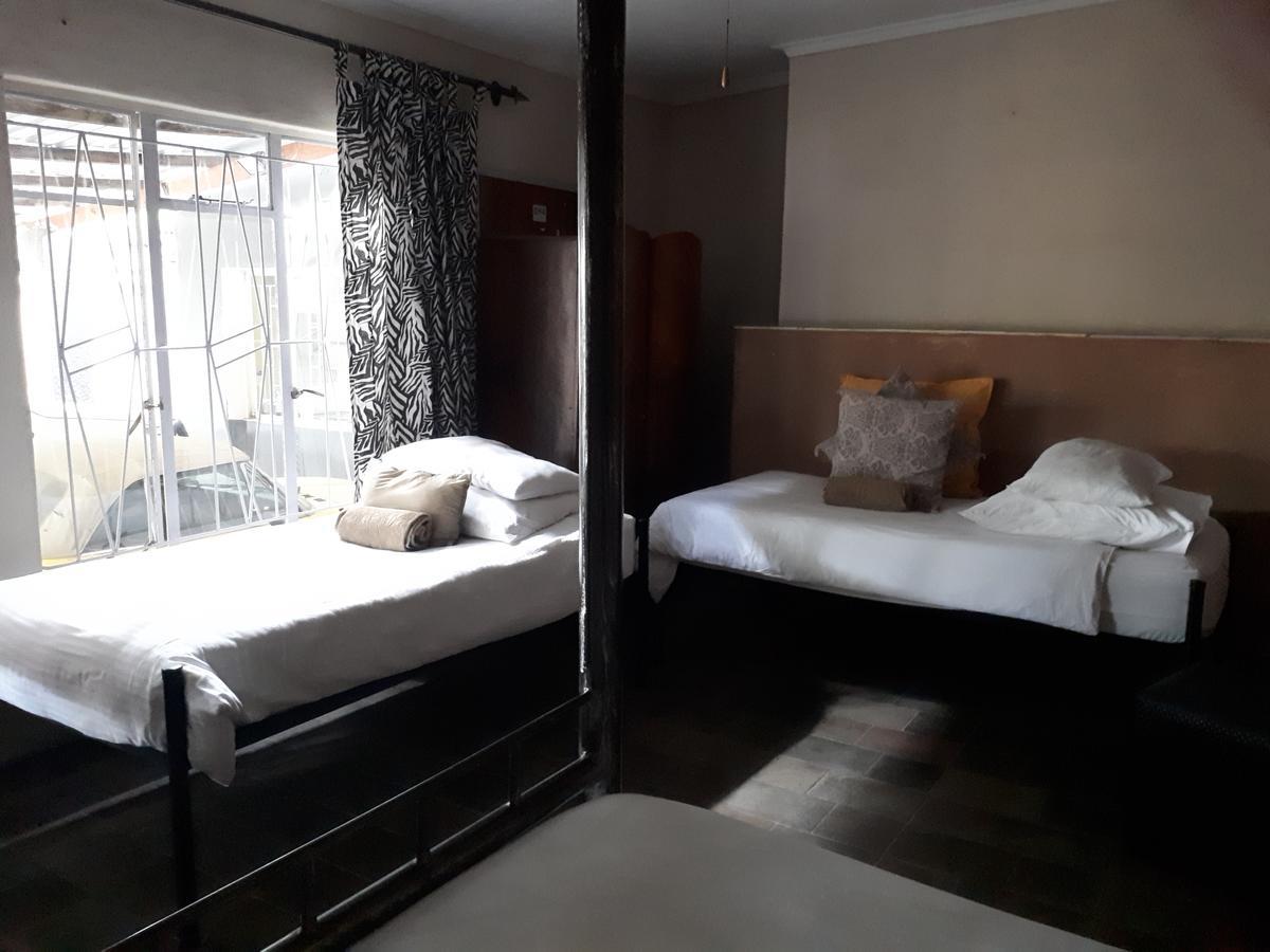 Puccini House Bed and Breakfast Windhoek Exteriör bild